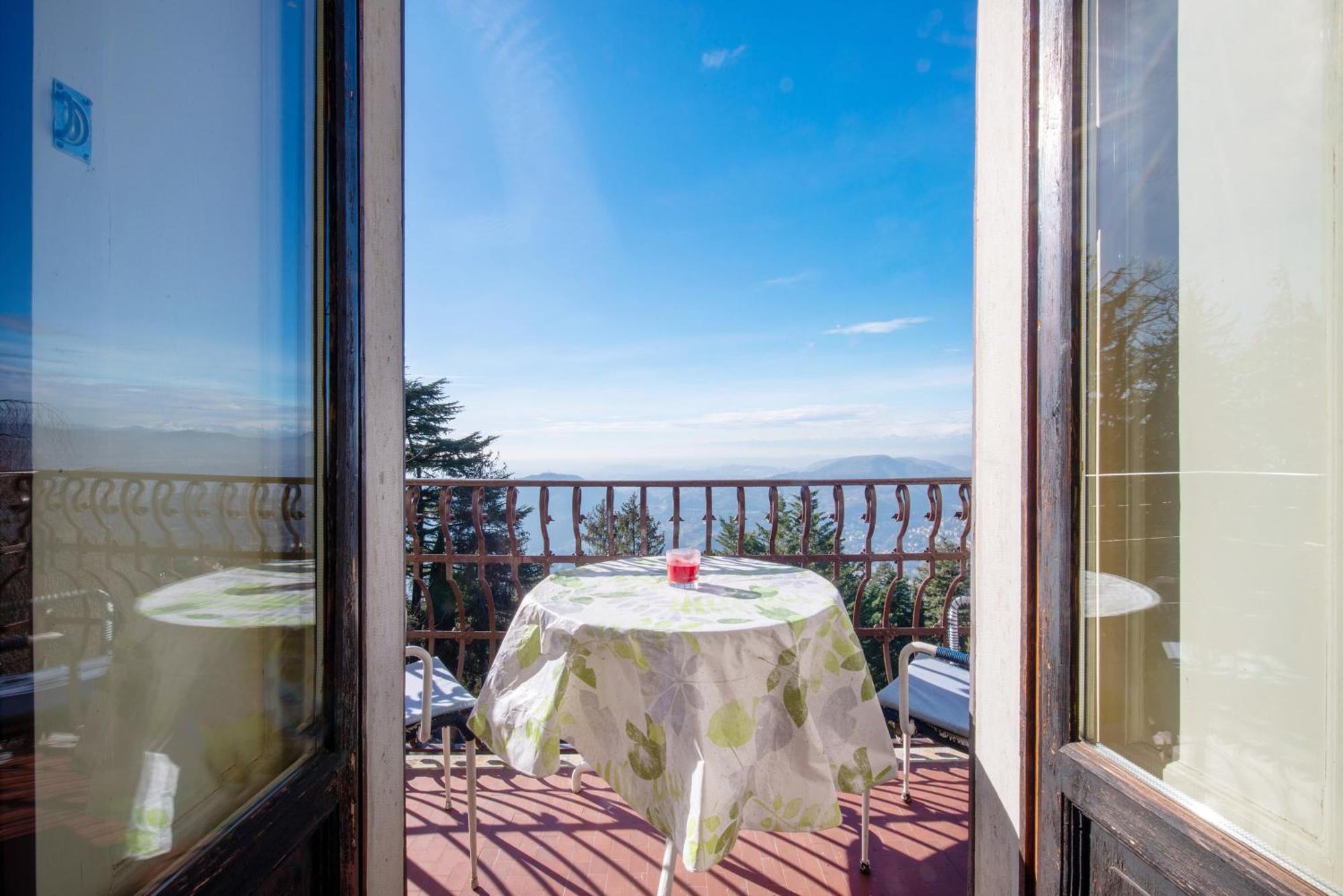 App Mughetto In Villa Marchello Brunate Exterior foto